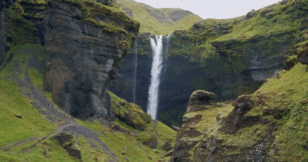 Islande Impressionnante Chute Eau Kvernufoss Dans Beau Ravin Isolé Beauté — Photo
