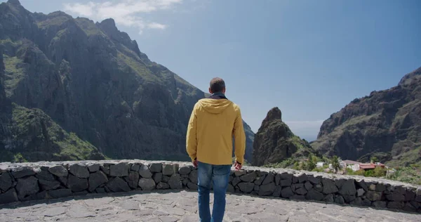 Homem Adulto Que Gosta Masca Gorge Aldeia Ilha Tenerife Ilhas Fotografias De Stock Royalty-Free