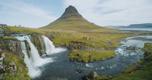 Zelený Vrchol Hory Kirkjufellsfoss Podzim Populární Atrakcí Dopoledních Hodinách Islandu — Stock fotografie