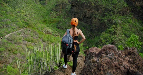 Tourist Hiker Caucasian Girl Walking Rocky Hiking Path Slow Motion — Stock Photo, Image