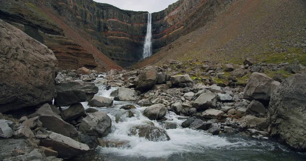 Hengifoss Vízesés Hegyi Folyó Kelet Izland — Stock Fotó