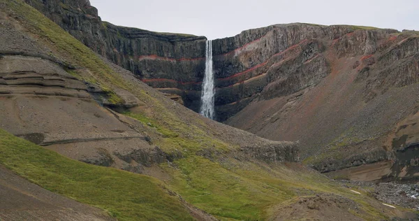 Hengifoss Vízesés Kelet Izlandon — Stock Fotó