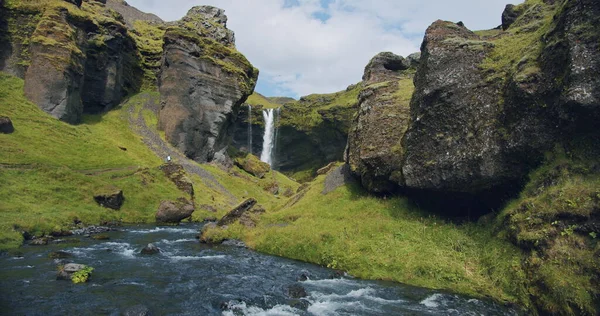 Island Spektakulärer Kvernufoss Wasserfall Bunte Sommerszene Eines Gebirgsflusses Einer Abgelegenen — Stockfoto