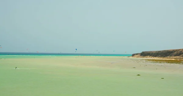 Kitesurfen Het Tropische Strand Van Playa Del Mal Nombre Fuerteventura — Stockfoto