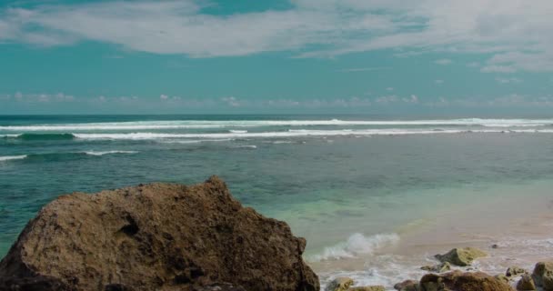 Tropical Green Bowl Beach Azure Pure Ocean Waters Cloudy Sky — Stockvideo