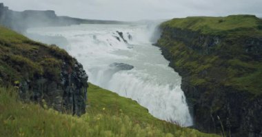 İzlanda 'daki inanılmaz Gullfoss şelalesi Altın Daire' de yer almaktadır.