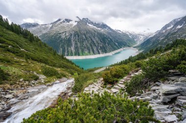 Schlegeis Stausee göl manzaralı. Zillertal, Avusturya - Avrupa