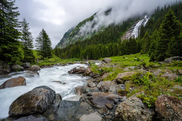 Górski Niebieski Wody Rzeki Drzew Krajobraz Środowiska Naturalnego Wędrówki Alpach — Zdjęcie stockowe