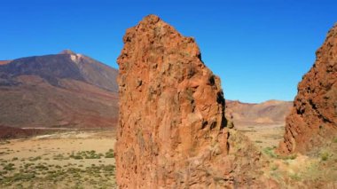 Teide Ulusal Parkı 'ndaki Mars dağ manzarası, volkanik ıssız vadi. İspanya 'nın en yüksek noktası volkandır Teide..