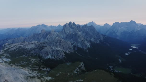 Zdjęcia Lotnicze Dronów Tre Cime Lavaredo Najczęściej Odwiedzana Góra Alpach — Wideo stockowe