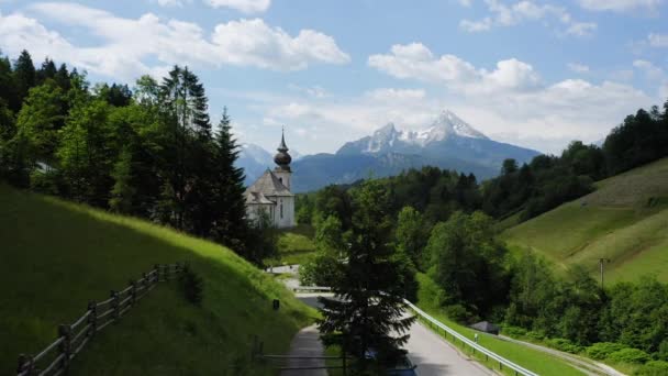 Mosca Aérea Direção Igreja Maria Gern Monte Watzmann Fundo Berchtesgaden — Vídeo de Stock