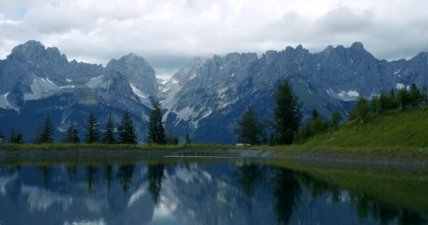 Lago Astberg Cerca Ellmau Montañas Wilderkaiser Austria — Vídeo de stock