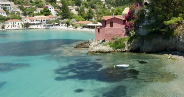 Grecia Isla Cefalonia Pueblo Assos Con Bahía Mar Vacaciones Verano — Vídeos de Stock