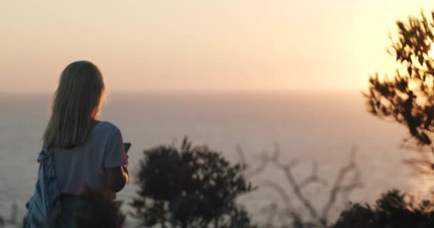 Woman Holding Phone Makes Photo Sunset Sea Horizon Summer Holiday — Stock Video