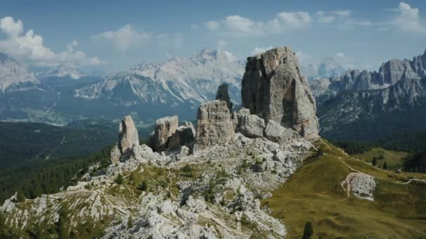 Vista Aérea Drones Dolomitas Cinque Torri Cortina Dampezzo Cinco Torres — Vídeos de Stock