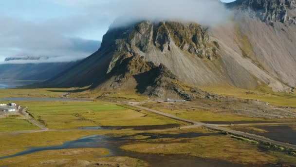 Latający Górach Vestrahorn Letni Poranek Stokksnes Islandia Widok Lotu Ptaka — Wideo stockowe