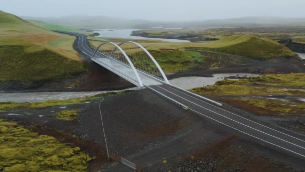 Drohnenaufnahmen Einer Brücke Über Den Fluss Island — Stockvideo