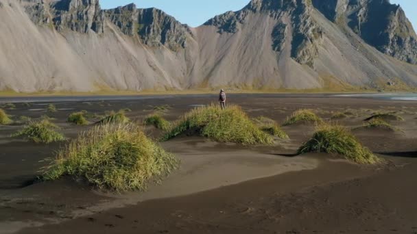 Epic Drone View Landscape Stokksnes Woman Tourist Dune Looking Vestrahorn — Stock Video