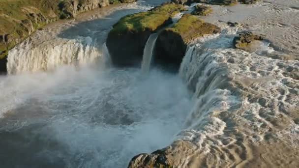 Исландский Ландшафтный Беспилотник Видом Водопад Годафосс Самые Известные Достопримечательности — стоковое видео