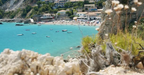 地中海の村と背景にターコイズ色のラグーン レフカダ イオニア諸島 ギリシャ — ストック動画
