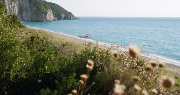 Spiaggia Milos Alla Luce Della Sera Lefkas Grecia Turisti Che — Video Stock