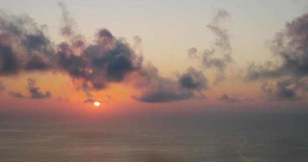 Puesta Sol Sobre Mar Isla Ioniana Geece Nubes Lentas Arriba — Vídeos de Stock
