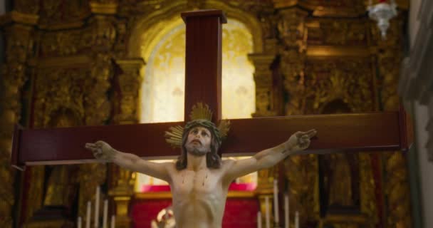 Kilisede Çarmıha Gerilmiş Figürünün Simgesi Olan Dua Köşesi Din Kavramı — Stok video