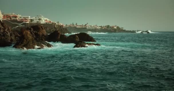 Tenerife加那利群岛西班牙欧洲的岩石火山海岸线 风暴期间海浪汹涌 — 图库视频影像