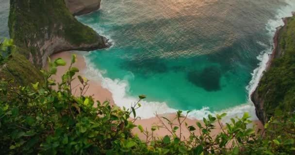 Praia Kelingking Nusa Penida Indonesia Amazing Ocean Landscape Green Cliff — Vídeo de Stock