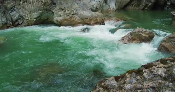 Silný Proud Vody Teče Skalnatých Horách Řeka Lammer Gorge Scheffau — Stock video