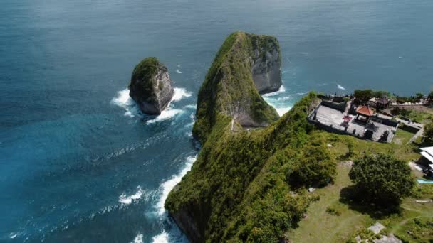 Παραδοσιακός Ναός Pura Nusa Penida Island Μπαλί Ινδονησία Kelingking Παραλία — Αρχείο Βίντεο