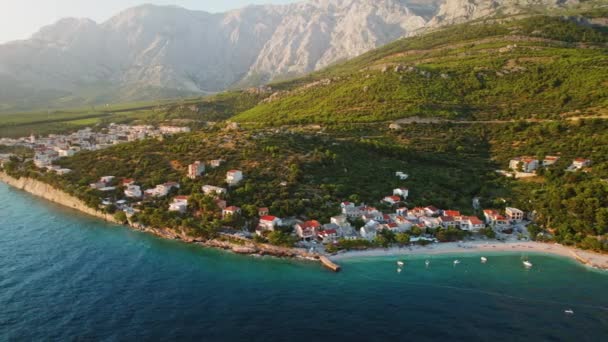 Peisaj Maritim Plaje Nisip Lângă Orașul Croat Makarska Destinații Turistice — Videoclip de stoc