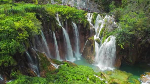 Blick Auf Den Wunderschönen Nationalpark Plitvicer Seen Mit Vielen Wasserfällen — Stockvideo