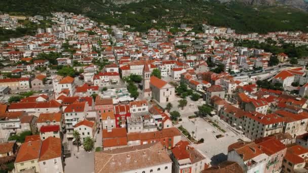 Makarska Stad Kroatië Stad Omarmd Door Torenhoge Gratie Van Biokovo — Stockvideo
