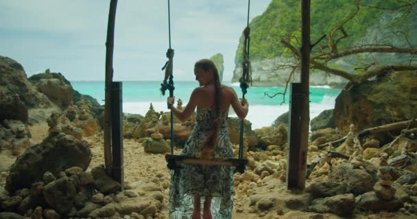 Descubra Belleza Virgen Balis Tembeling Beach Forest Donde Columpio Solitario — Vídeo de stock