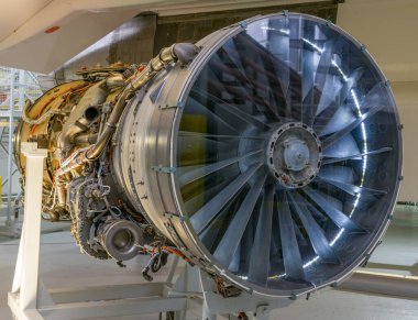 Uçak motoru detayı havacılık hangarında, bir turbo jet motorunun ayrıntıları.