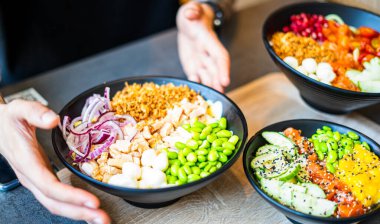 Yemek için üç farklı kase.