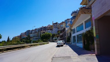 Finike, Türkiye - 21 Eylül 2022: 21 Eylül 2022 Finike, Türkiye sokak yolu. Finike, Antalya ilinin Akdeniz kıyısında bir ilçedir.