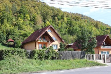 Transilvanya, Romanya - Güneşli bir günde kır evi