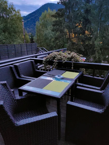 Poiana Brasov Rumania Septiembre 2022 Alpin Resort Hotel Smoking Table — Foto de Stock