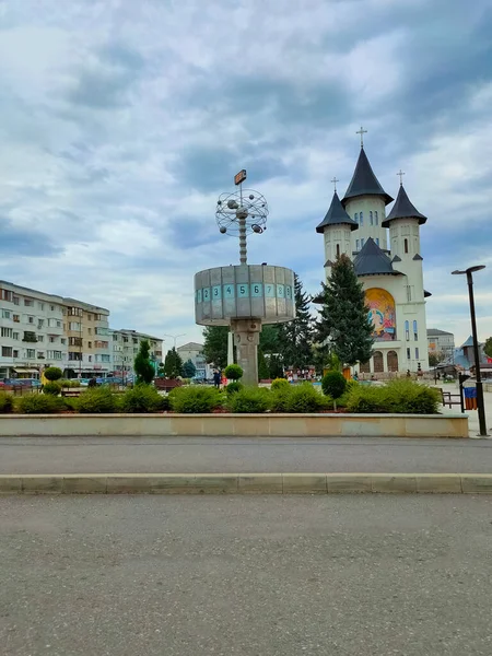 Falticeni Румунія Вересня 2022 Головна Площа Православною Церквою Всесвітнім Годинником — стокове фото