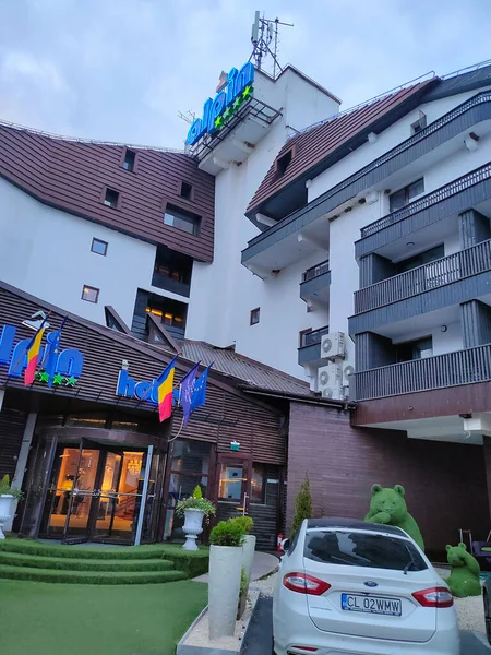 Ana Brasov Romanya Eylül 2022 Alpin Resort Hotel Bahçesi — Stok fotoğraf