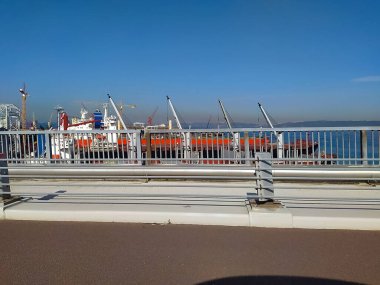 Diliskelesi, Türkiye - 16 Eylül 2022: Türkiye 'nin asma köprüsü olan Osmangazi Köprüsü' nden görüntü.