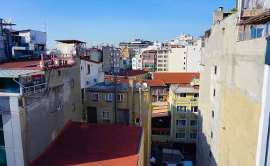 İstanbul 'un Sultanahmet ilçesi ile cami manzarası gün batımı gökyüzü ve bulutlara karşı. İstanbul 'da günbatımı, Türkiye' de Süleyman Camii, Osmanlı İmparatorluğu Camii