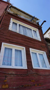 İstanbul, Türkiye - Sultanahmet 'te eski bir ev. Sultanahmet. İstanbul 'un en popüler turistik yeridir..