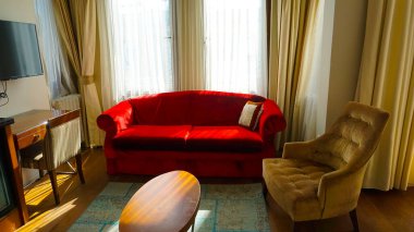 İstanbul, Türkiye - 14 Eylül 2022: Hipodrom otel odası iç görünümü. Otel Sultanahmet ilçesinde.