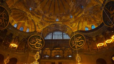 İstanbul, Türkiye - 14 Eylül 2022: Aziz Sophie Katedrali iç mimarisi. Bugünün resmi adı Ayasofya 'nın Büyük Camii.