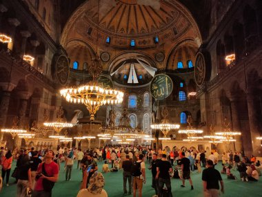 İstanbul, Türkiye - 14 Eylül 2022: Aziz Sophie Katedrali iç mimarisi. Bugünün resmi adı Ayasofya 'nın Büyük Camii.