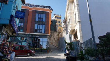 İstanbul, Türkiye - 14 Eylül 2022: Sultanahmet sokak manzaralı. Burası İstanbul 'un en popüler turistik mekanı..