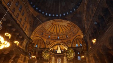 İstanbul, Türkiye - 14 Eylül 2022: Aziz Sophie Katedrali iç mimarisi. Bugünün resmi adı Ayasofya 'nın Büyük Camii.